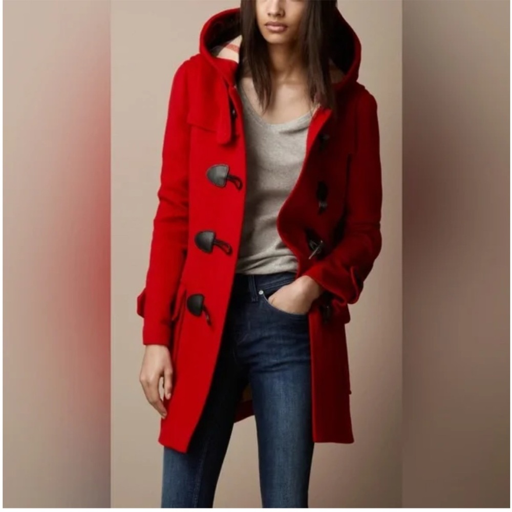 BURBERRY WOMAN
Wool Duffle Coat
Parade Red, US 2 / UK 4